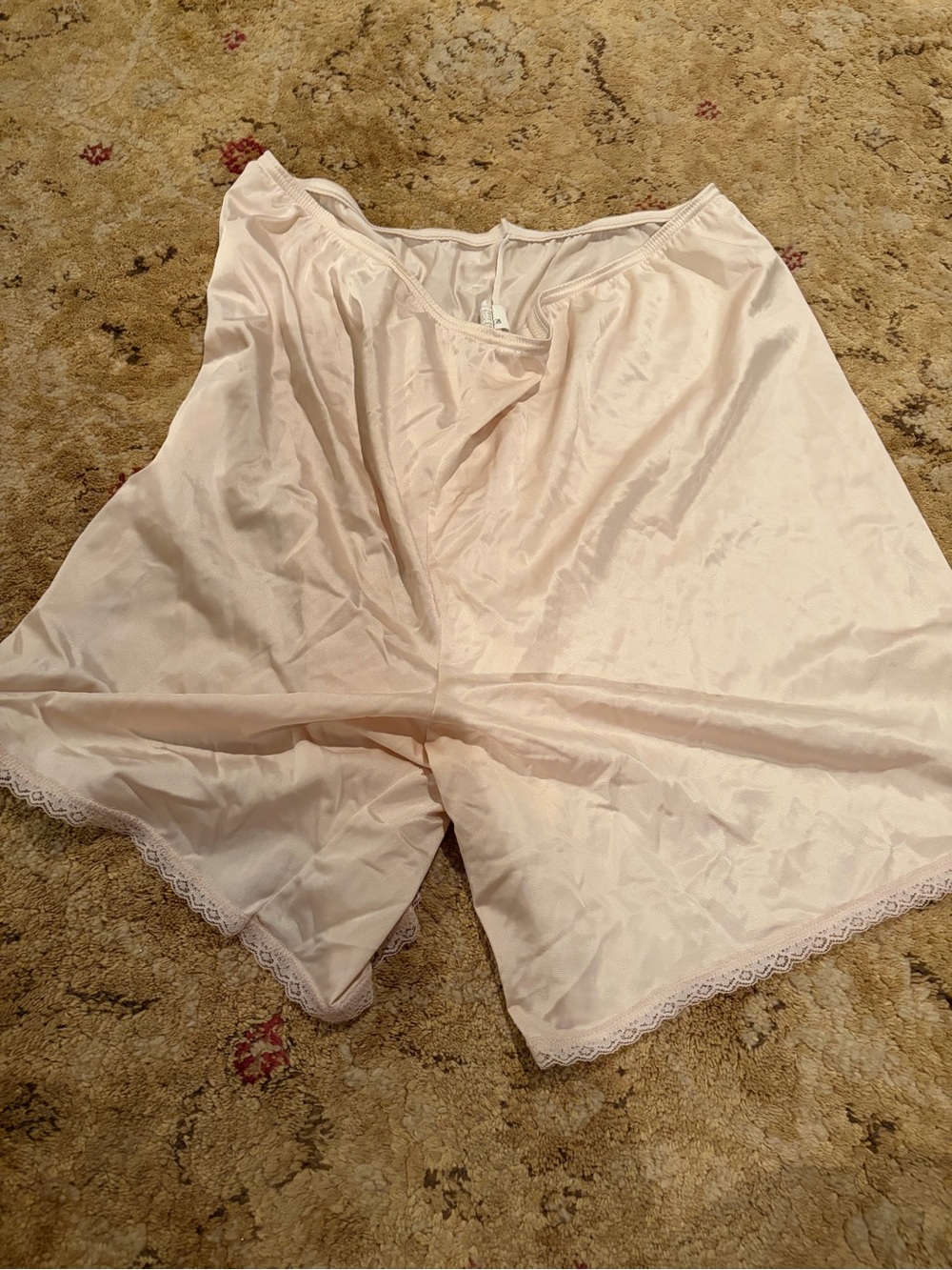 Women's Light cream Satin Half Slip shorts with Lace Trim EUC large neutral